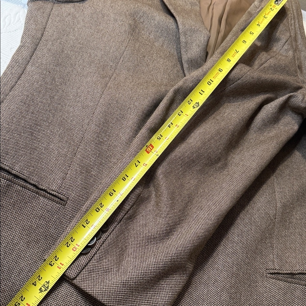Armani Collezioni Silk Cashmere Blazer. 46L - Picture 14 of 16